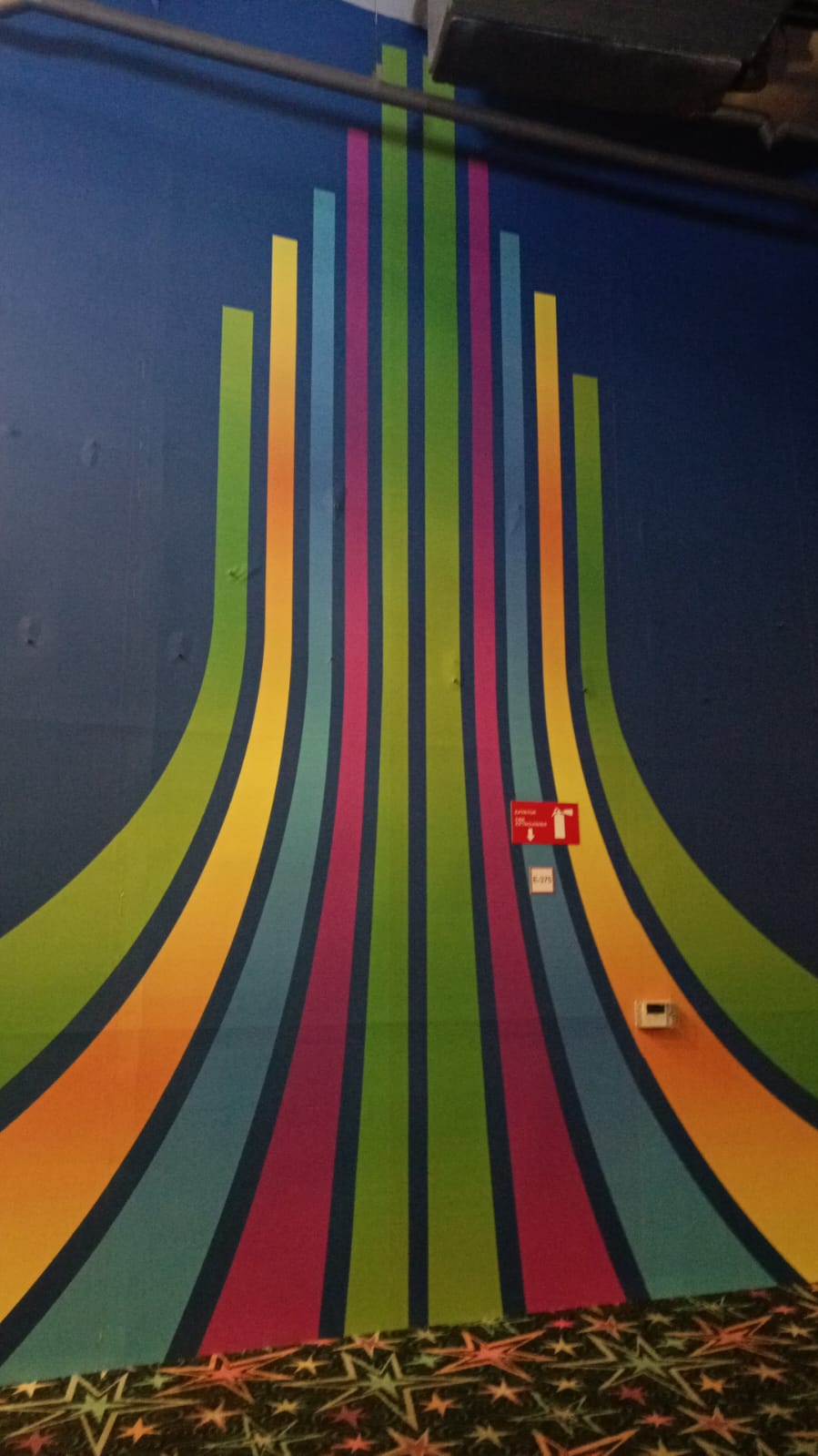 Mural decorativo con vinil de corte
